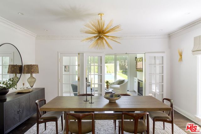 204 S Plymouth Boulevard, Los Angeles CA: https://media.crmls.org/mediaz/9fe612ab-d987-4b50-b759-82d81437f1e0.jpg