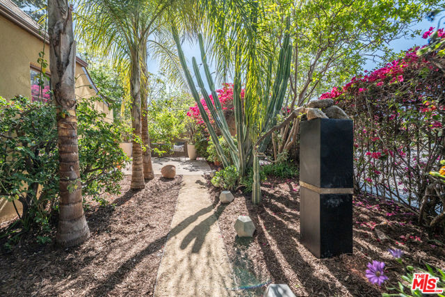 263 Lamont Drive, Los Angeles CA: https://media.crmls.org/mediaz/9fe623b0-93a3-43c9-a682-daf735d08631.jpg
