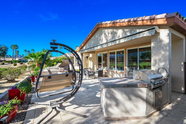 81945 Golden Star Way, La Quinta CA: https://media.crmls.org/mediaz/9fe6270f-4506-47d2-875e-613694e97b10.jpg