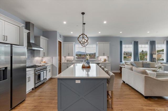 276 Hilltop Drive, Chula Vista CA: https://media.crmls.org/mediaz/9fe665c3-262c-463b-9c7c-2c0820472e80.jpg