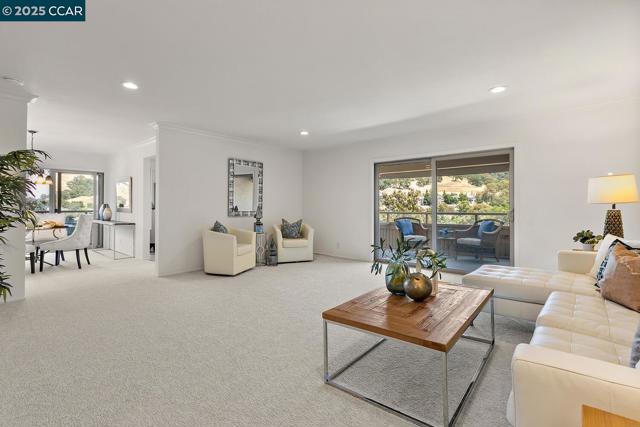 4033 Terra Granada Dr, Walnut Creek CA: https://media.crmls.org/mediaz/9fe6b197-156f-481e-b8d5-21be5d1f6557.jpg