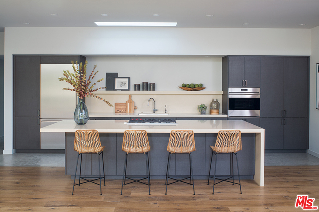 6254 Busch Drive, Malibu CA: https://media.crmls.org/mediaz/9fe6d515-e910-4dc4-af8f-7e422fba262c.jpg