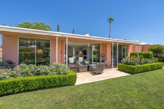 47432 Medina W Drive, Palm Desert CA: https://media.crmls.org/mediaz/9fe6ddf7-88db-4f01-8518-5f8c5d7dea04.jpg