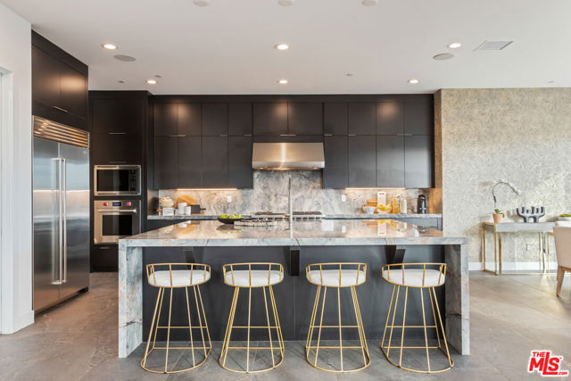 20668 W Hummingbird Court, Porter Ranch CA: https://media.crmls.org/mediaz/9fe70500-15ca-443c-9bd6-7dcc44aa392a.jpg