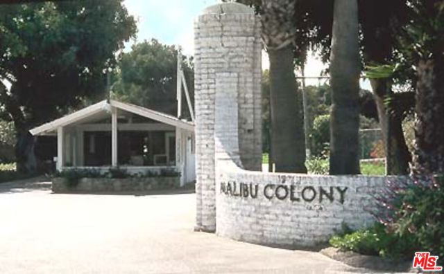 23515 Malibu Colony Road, Malibu CA: https://media.crmls.org/mediaz/9fe74631-cccc-4d47-837c-566ff4bbb0b3.jpg