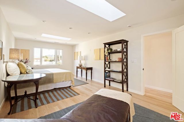 825 Coeur D Alene Avenue, Venice CA: https://media.crmls.org/mediaz/9fe7a3cf-8c01-44f7-a063-ddb546df45bd.jpg