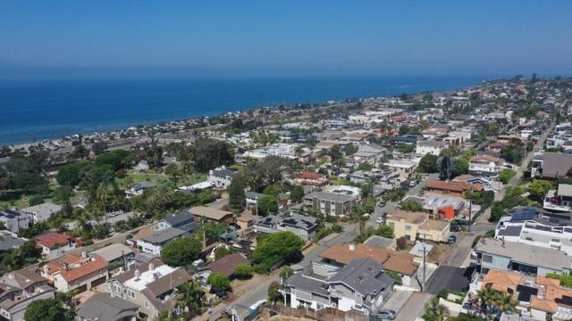2311 Montgomery Avenue, Cardiff by the Sea CA: https://media.crmls.org/mediaz/9fe8393b-d1fe-48ea-9d90-cee8a5d2aa73.jpg