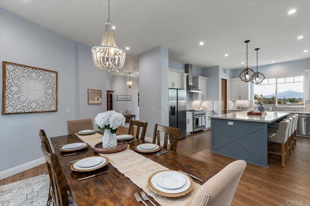 276 Hilltop Drive, Chula Vista CA: https://media.crmls.org/mediaz/9fe87e2c-aefc-4293-b39d-956ca80873f3.jpg