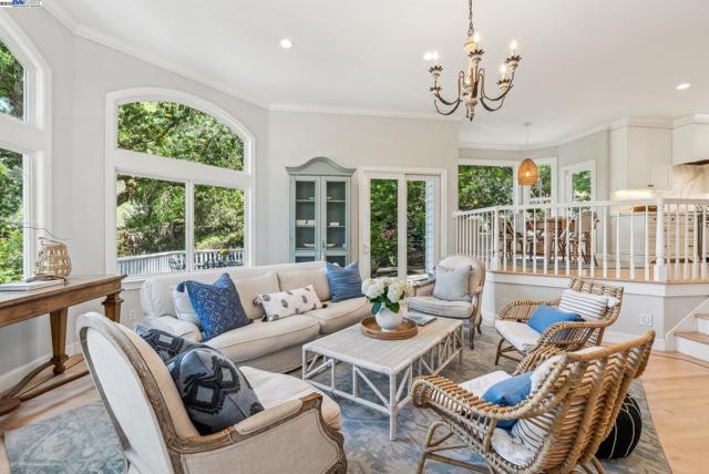 1617 Campesino Ct., Alamo CA: https://media.crmls.org/mediaz/9fe8dbf4-d5b2-4c18-b017-cb64bf5fa5b0.jpg