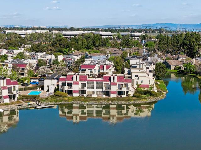 234 Shorebird Circle, Redwood City CA: https://media.crmls.org/mediaz/9fe92ca1-c751-47e0-bdce-dd5cdd56f316.jpg