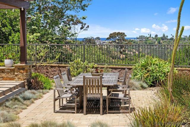 1460 Lauren Court, Encinitas CA: https://media.crmls.org/mediaz/9fe92dd2-935c-469a-bb8e-3e2c56a354a1.jpg