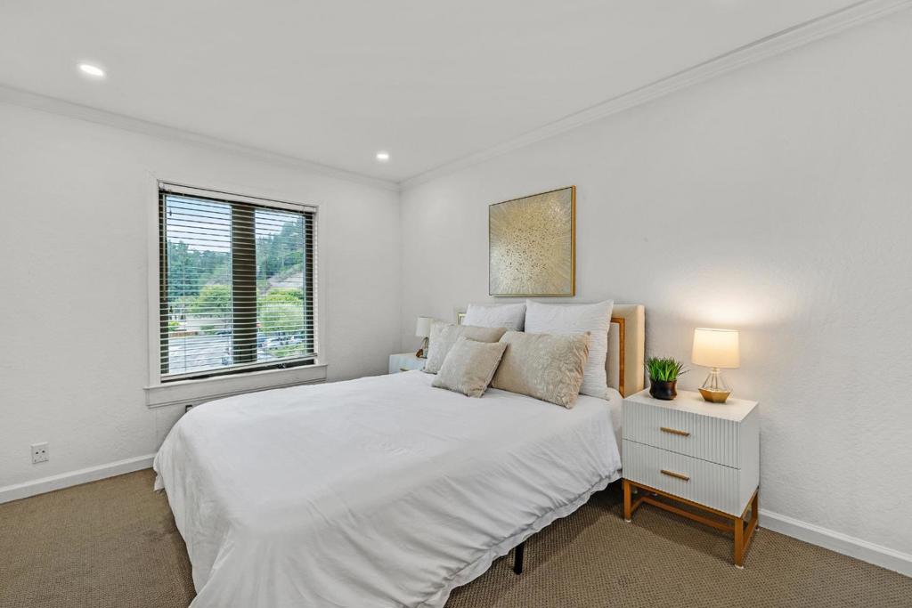 9Fe92F58 5622 4B9B B493 8D097F8Ddd9B 19 Elk Court, Pacifica, Ca 94044 &Lt;Span Style='BackgroundColor:transparent;Padding:0Px;'&Gt; &Lt;Small&Gt; &Lt;I&Gt; &Lt;/I&Gt; &Lt;/Small&Gt;&Lt;/Span&Gt;