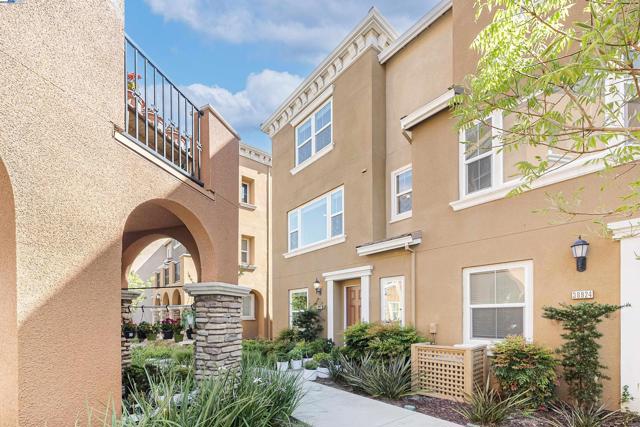 38930 Lemongrass Way, Newark CA: https://media.crmls.org/mediaz/9fe9339f-0ee4-4a7f-94e9-9f1b66bc06f6.jpg
