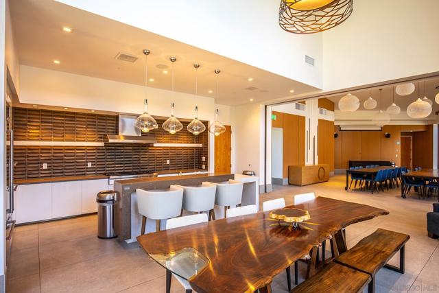 2921 Via Alta Pl, San Diego CA: https://media.crmls.org/mediaz/9fe9ace6-ca1f-42c4-a970-9b0f64102250.jpg