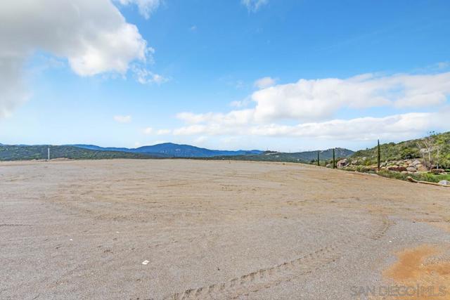 2169 Corte Dorado Espuela, Alpine CA: https://media.crmls.org/mediaz/9fe9da08-17fd-4ee3-bd6c-c8e1b2f1854a.jpg