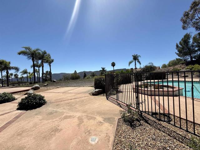 2237 Eucalyptus Ave, Escondido CA: https://media.crmls.org/mediaz/9fea2797-5b66-445f-8123-9ecdc4cc354e.jpg
