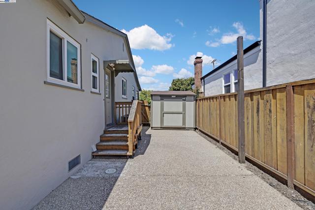297 Lorraine Blvd, San Leandro CA: https://media.crmls.org/mediaz/9fea8b4a-a59e-4322-a49c-306ee9adf1c6.jpg