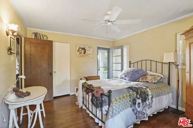 1326 Cordova Avenue, Glendale CA: https://media.crmls.org/mediaz/9feb18ad-a334-4734-b4c1-f7581255ad6f.jpg