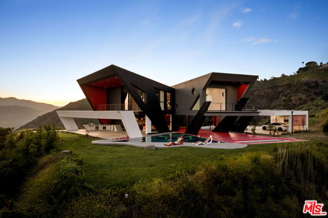 2514 Cayman Road, Malibu CA: https://media.crmls.org/mediaz/9feb6e1c-3f40-4455-bcf4-3f69844e5ca0.jpg