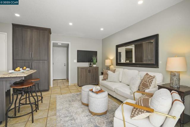 2132 Rock Pass Pl, Martinez CA: https://media.crmls.org/mediaz/9fec8135-a4a2-4acb-8a02-e70e6c22408a.jpg