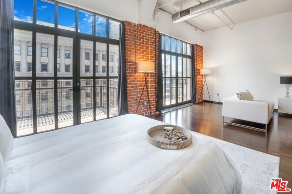 1645 Vine Street #905