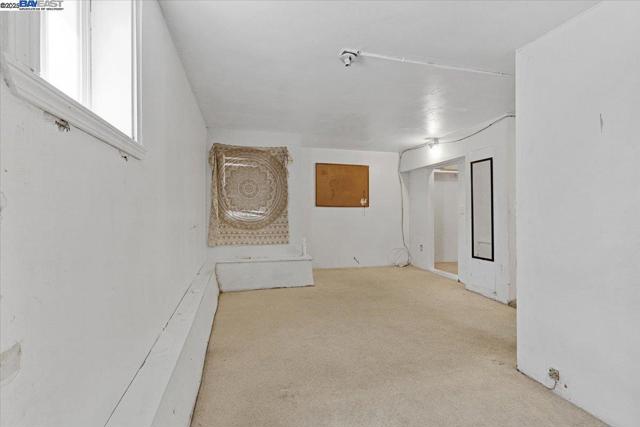 40 Acton St, Daly City CA: https://media.crmls.org/mediaz/9feca6bd-bf4f-4131-9914-12fc450643e9.jpg