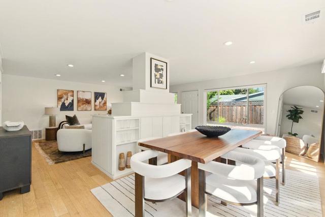 341 Linfield Drive, Menlo Park CA: https://media.crmls.org/mediaz/9fee1535-405d-47f1-807a-43160b119db9.jpg