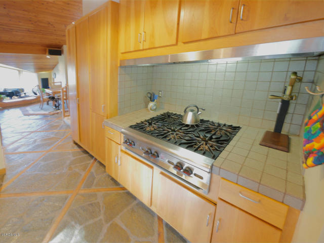 2442 Valley Meadow Drive, Oak View CA: https://media.crmls.org/mediaz/9fee8f15-117b-4eb2-be50-e46d4d5516b5.jpg