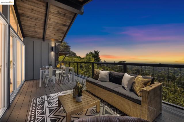 5920 Ascot Dr, Oakland CA: https://media.crmls.org/mediaz/9feecd04-63fb-462a-94d2-15bb1e0709c6.jpg
