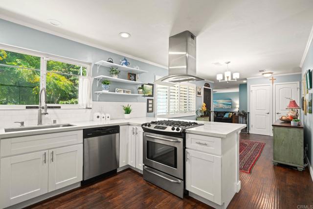 620 Sunset Drive, Vista CA: https://media.crmls.org/mediaz/9feed9be-28c9-475c-859a-4d043abe4a8e.jpg