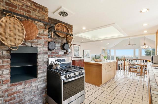 11 S Palomar Drive, Redwood City CA: https://media.crmls.org/mediaz/9fef167a-8107-462d-a66d-b227a842adb3.jpg