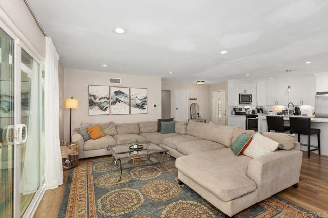833 Halecrest Drive, Chula Vista CA: https://media.crmls.org/mediaz/9fef8824-cffe-4d0f-a6dc-df9a731f3520.jpg