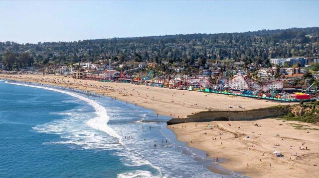 222 2nd Avenue, Santa Cruz CA: https://media.crmls.org/mediaz/9fef910f-65ff-4006-a714-31c452a17809.jpg