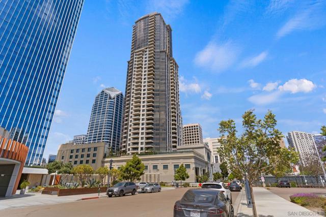 700 W E St, San Diego CA: https://media.crmls.org/mediaz/9fefab47-b4dd-4a5a-ba78-ab8f72849f52.jpg