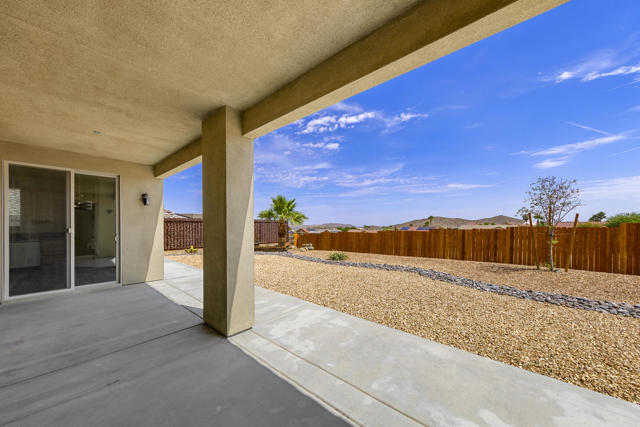 8680 Monument View Drive, Yucca Valley CA: https://media.crmls.org/mediaz/9ff075c9-a23d-466a-b6e1-bbb1deca4ebd.jpg