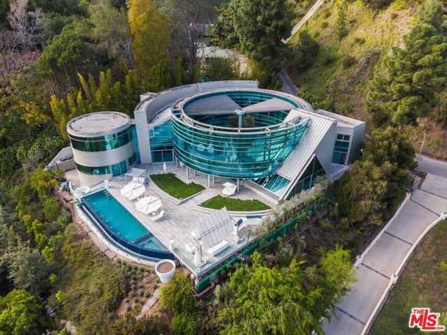 1169 Loma Linda Drive, Beverly Hills CA: https://media.crmls.org/mediaz/9ff07c7f-22d1-4df1-a564-84dee649e47b.jpg