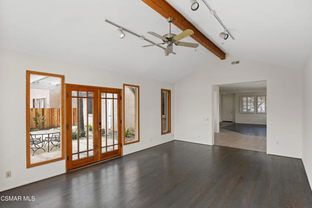 1532 Lorena Drive, Oxnard CA: https://media.crmls.org/mediaz/9ff0974f-05ef-4f46-8479-f99c9a36ddaa.jpg