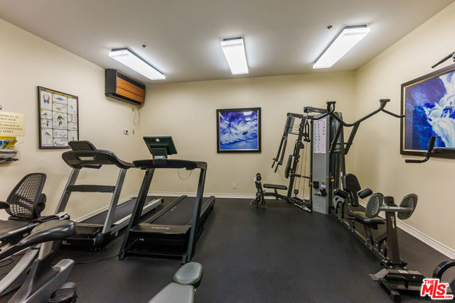 235 S Tower Drive, Beverly Hills CA: https://media.crmls.org/mediaz/9ff10563-e57c-46d2-abbf-a6bc214aad7e.jpg