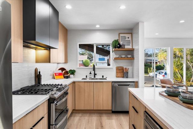 2319 Tipperary Avenue, South San Francisco CA: https://media.crmls.org/mediaz/9ff13efe-209f-486d-b9e8-4e053283f0de.jpg