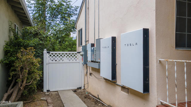 3036 Fairesta Street, La Crescenta CA: https://media.crmls.org/mediaz/9ff1444c-56e9-4dea-8732-33a0359e4c63.jpg
