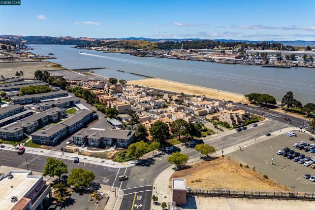171 Nantucket Ln, Vallejo CA: https://media.crmls.org/mediaz/9ff19252-92dc-42b0-ac15-40cd97b0f9ba.jpg