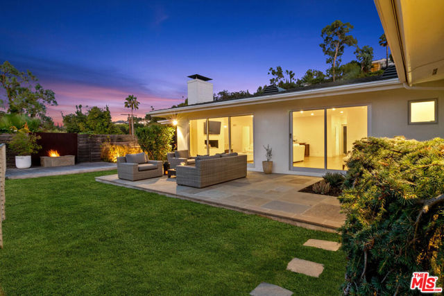 3482 Vista Haven Road, Sherman Oaks CA: https://media.crmls.org/mediaz/9ff19884-f6e0-4a2e-bbeb-9d5d65113036.jpg