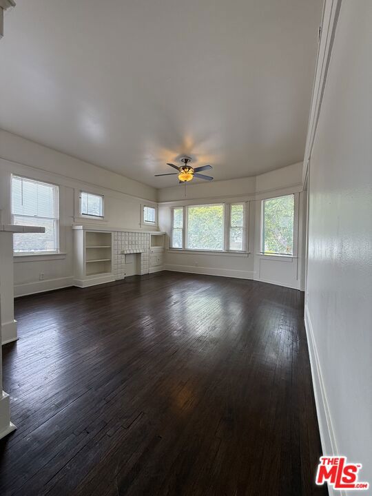 1111 Orizaba Avenue, Long Beach CA: https://media.crmls.org/mediaz/9ff1ccb8-1af6-430f-9d48-a6ed9b4ce0a4.jpg