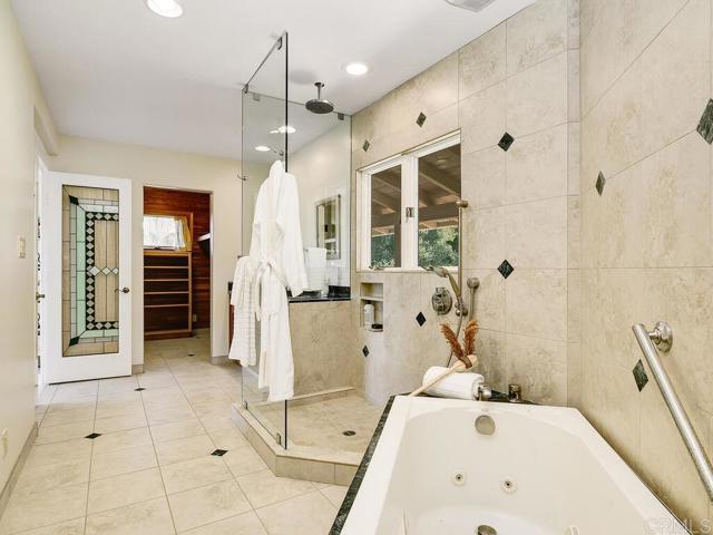 6418 Paseo Delicias, Rancho Santa Fe CA: https://media.crmls.org/mediaz/9ff32ca5-74b9-4dbd-ab10-8594f2037e29.jpg