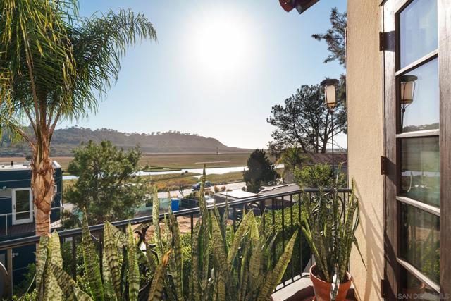 2563 Via Pisa, Del Mar CA: https://media.crmls.org/mediaz/9ff348ef-c881-4576-99b5-98d1549c3946.jpg