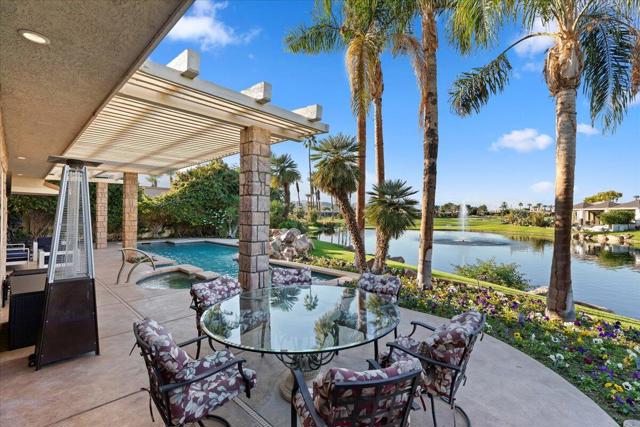 2 Deerfield Court, Rancho Mirage CA: https://media.crmls.org/mediaz/9ff3f306-451b-4adb-98e9-fb1e556ac95a.jpg