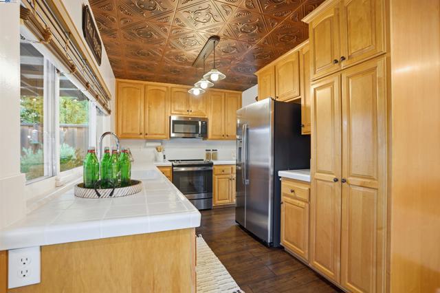 4490 Buckthorn Ct, Concord CA: https://media.crmls.org/mediaz/9ff4766b-aeef-42d3-a218-149aaf3c347b.jpg