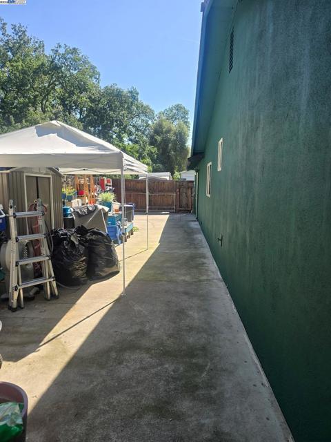 5913 Woodleigh Dr, Carmichael CA: https://media.crmls.org/mediaz/9ff4a568-2871-4a4f-9b1a-359d3cb509a6.jpg