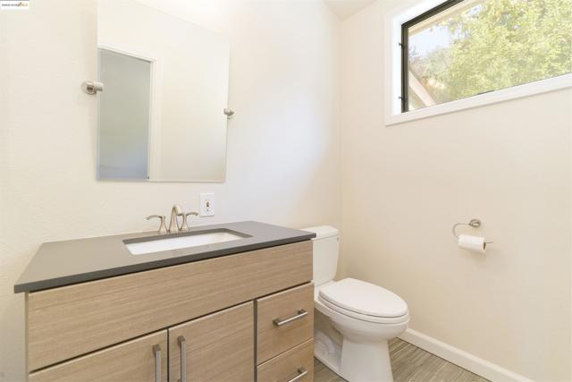 1881 Grand View Drive, Oakland CA: https://media.crmls.org/mediaz/9ff4a730-c317-4c26-8898-ccf2a5b1e389.jpg