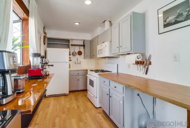 4053 55 Jewell St, San Diego CA: https://media.crmls.org/mediaz/9ff57081-fb4f-4391-afd8-4fe9c16894c9.jpg